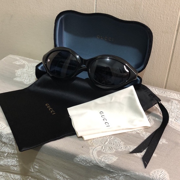 NEW Gucci black cat eye Sunglasses & New velvet case old money UV Protection - Picture 1 of 13